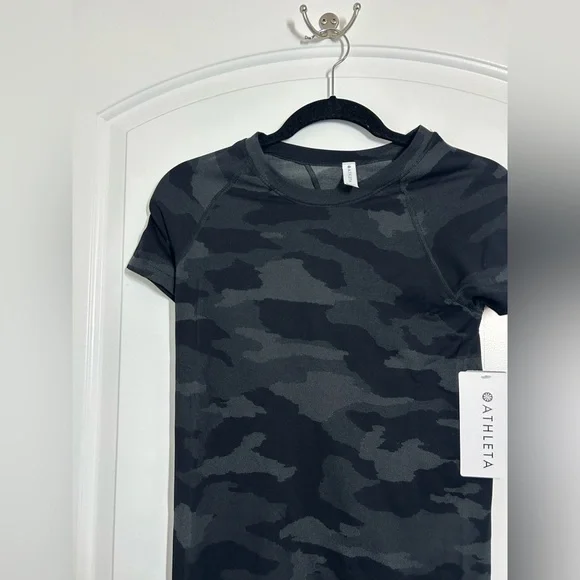 Athleta Momentum Camo Black Seamless T Shirt size small atheisure athletic NWT - Picture 10 of 13
